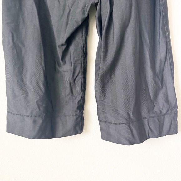 Lululemon Black Striped Clam Digger Bermuda Shorts - Picture 3 of 7